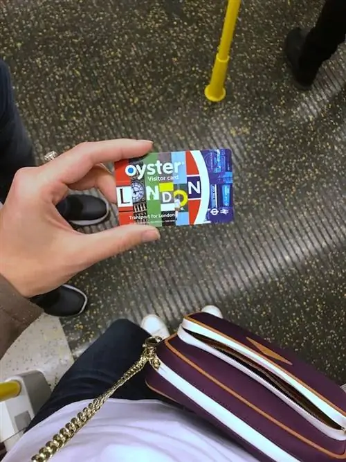 Карта посетителя Oyster для проезда в метро Лондонского метрополитена