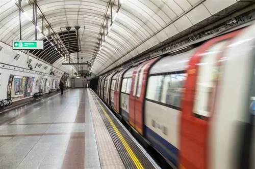 Есть ли сотовая связь на метро в Лондоне?