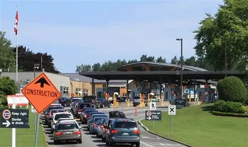 В июне сухопутную границу Канады пересекли 64200 американцев