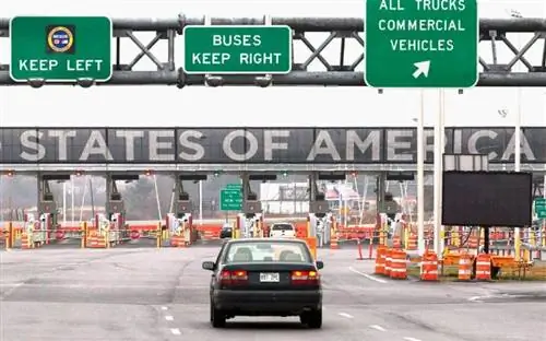 Граница США и Канады останется закрытой для второстепенных поездок