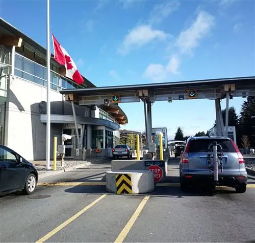 Сухопутный переход границы с Канадой