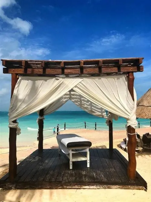 Мексика вновь открывает пляжи