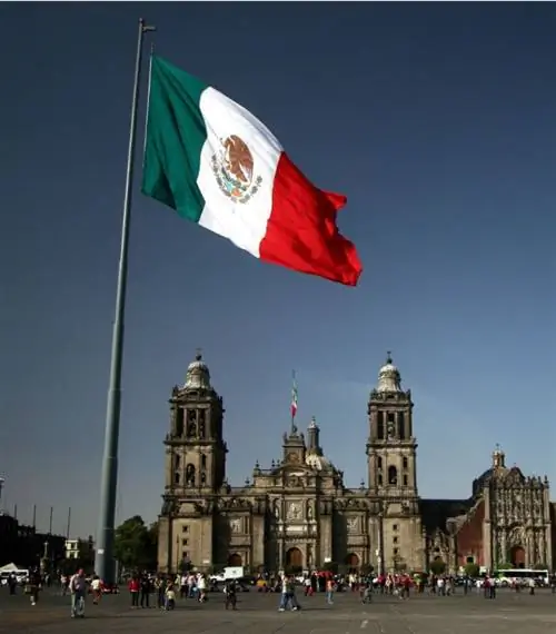 Мексика просит иностранцев покинуть страну