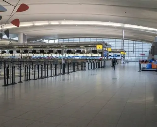 пустой терминал в аэропорту имени Джона Кеннеди