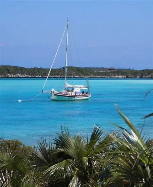 парусник на Багамах