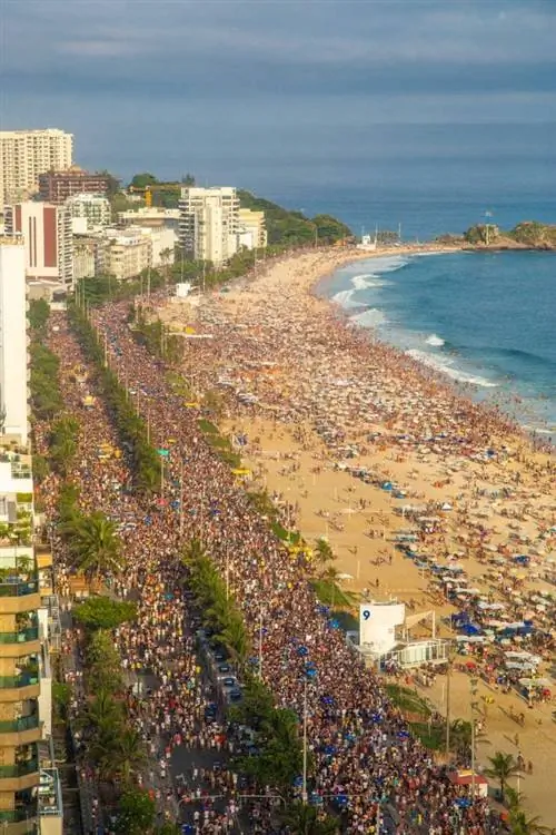 Карнавальный уличный парад в Рио