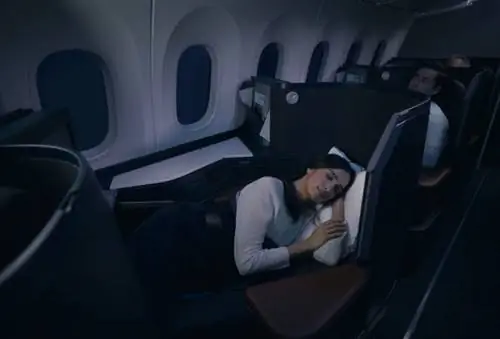 лежачие сиденья в самолете 787 Westjet Dreamliner