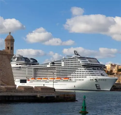 MSC Grandiosa пришвартовался на Мальте.