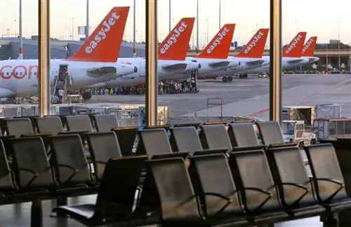 Меньше вариантов перелетов в Европу, поскольку EasyJet несет финансовые потери