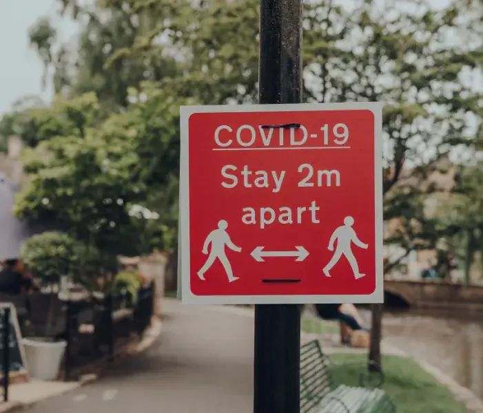 Англия covid подписать социальное дистанцирование