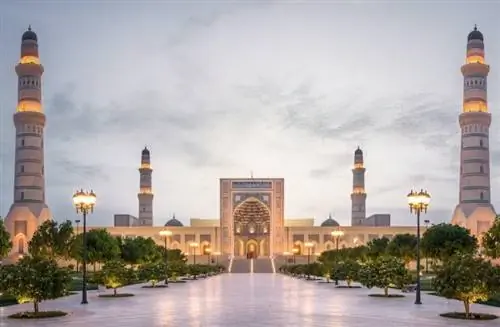 Оман вновь открывает мечети