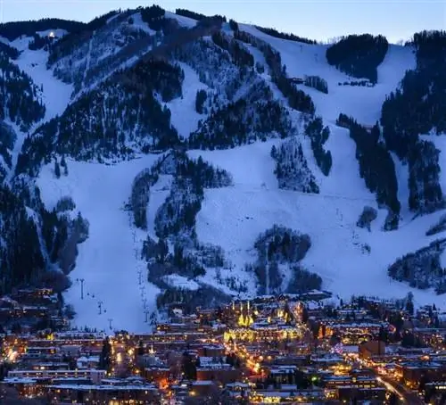 Горнолыжный курорт Аспен в сумерках