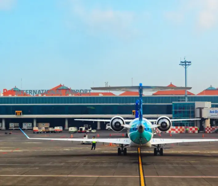 взлетно-посадочная полоса в аэропорту Бали