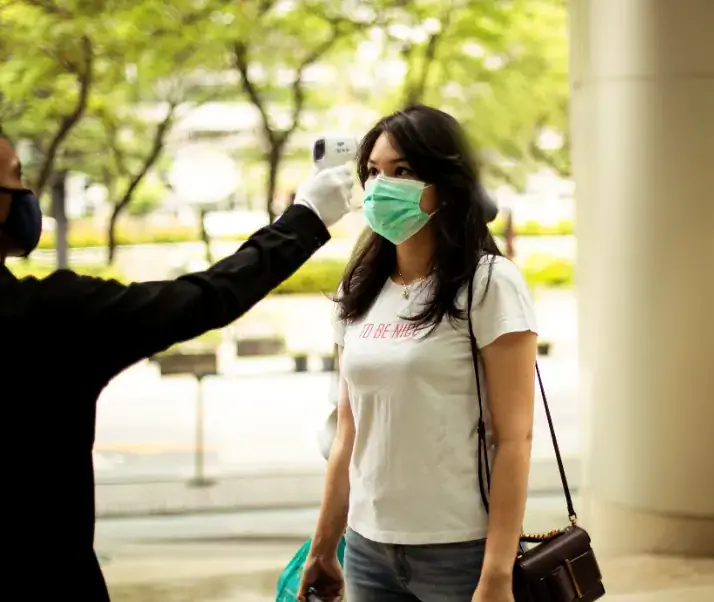 Проверка температуры маски в Таиланде