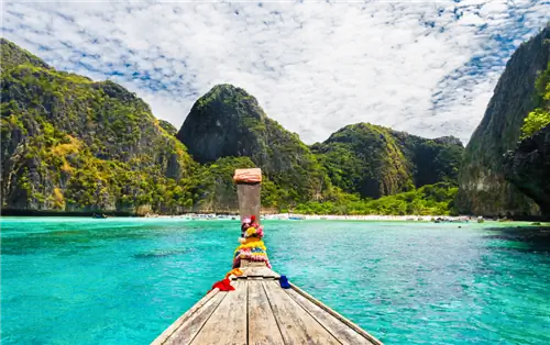 Таиланд планирует запретить путешественникам из Великобритании, поскольку Бангкок вводится в карантин