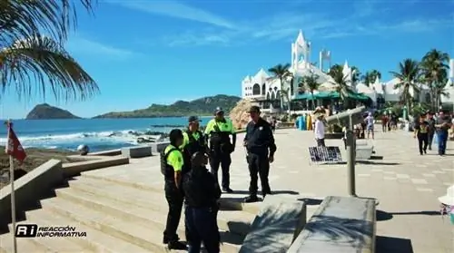 Туристическая полиция патрулирует Масатланский Малекон
