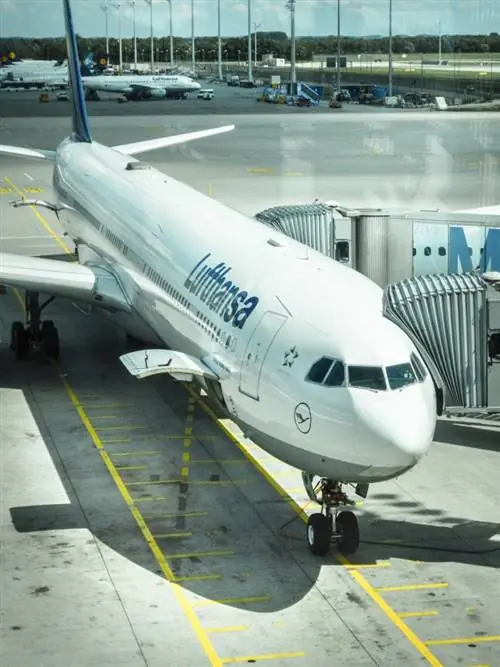 Рейс LH514 авиакомпании Lufthansa из Франкфурта, Германия, прибыл в Канкун.