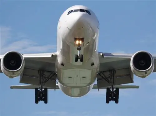 Боинг 777 приземляется