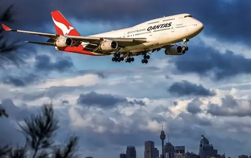 Qantas запускает «таинственные рейсы», поскольку Австралия продлевает запрет на поездки