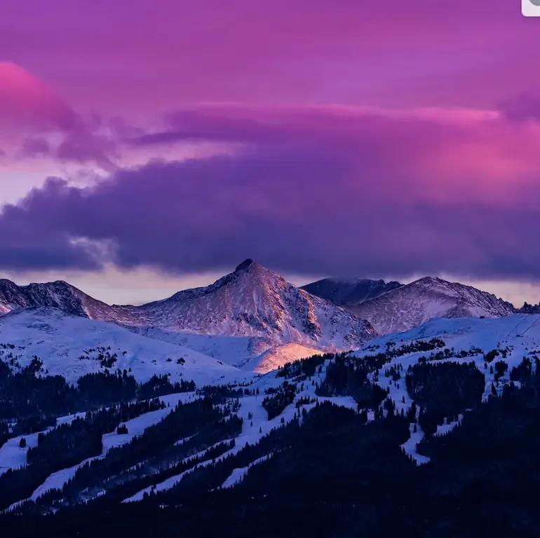 Снежный горный закат