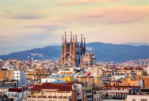 Испания вводит новые ограничения на поездки