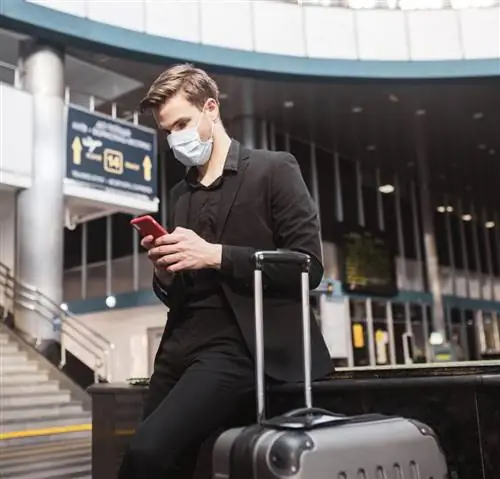 маска путешественника в аэропорту телефон