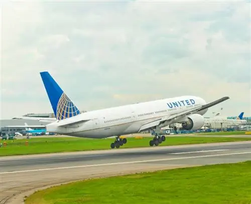 Самолет United Airlines приземлился в Лондоне
