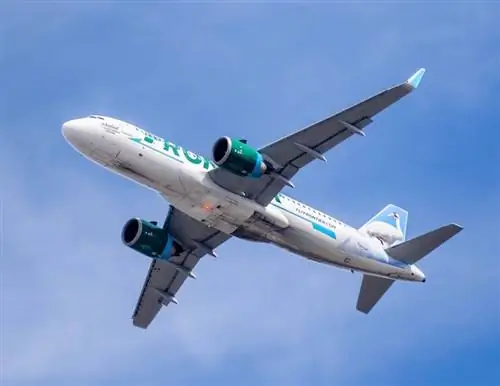 Самолет пограничных авиалиний