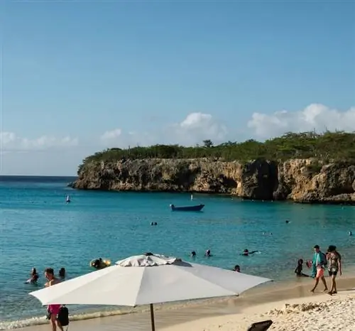 Посетители пляжа Гроте Книп на Кюрасао