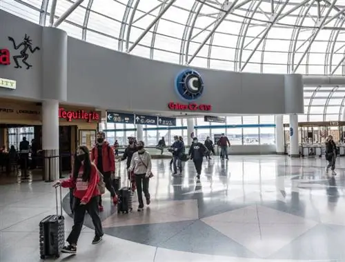 Маски для багажа в аэропорту Шарлотты