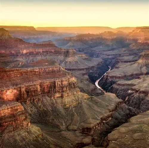 Посмотреть на Гранд-Каньон с тропы The Rim Trail
