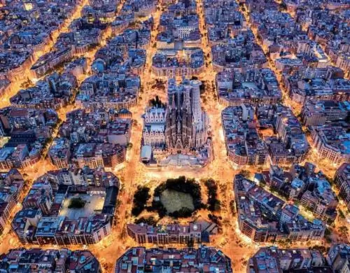 Барселона вновь открывается