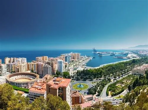 Малага, Испания, вновь открывается