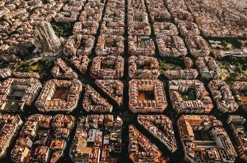 Американские авиалинии летают без пересадок в Испанию, поскольку страна вновь открывается для американских туристов