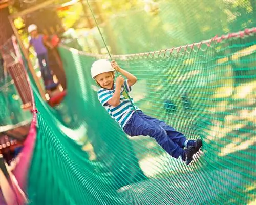 мчаться по канату