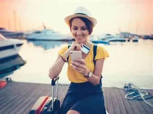 женский багаж для пристани для яхт