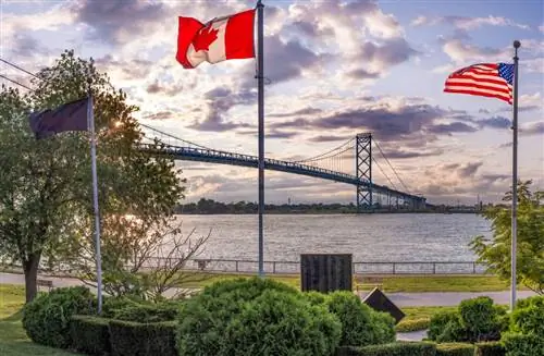 США и Канада начнут переговоры об ослаблении пограничных ограничений в июне