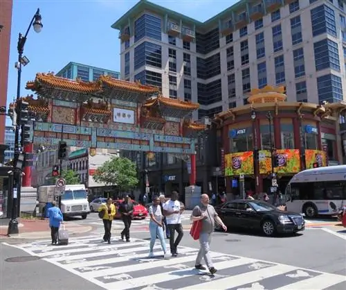 Вашингтон-стрит и пешеходы