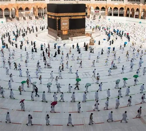 Социальное дистанцирование в мечети Аль-Харам в Мекке