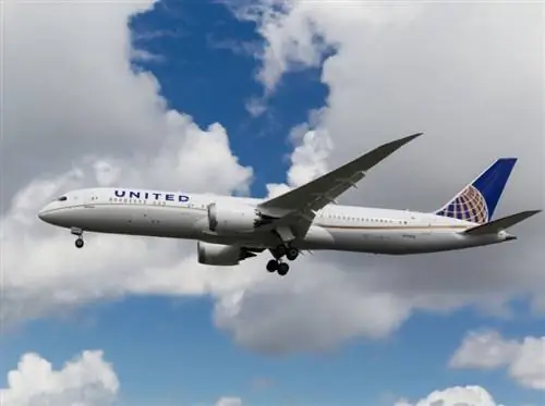 Боинг 787 Дримлайнер Юнайтед Эйрлайнз