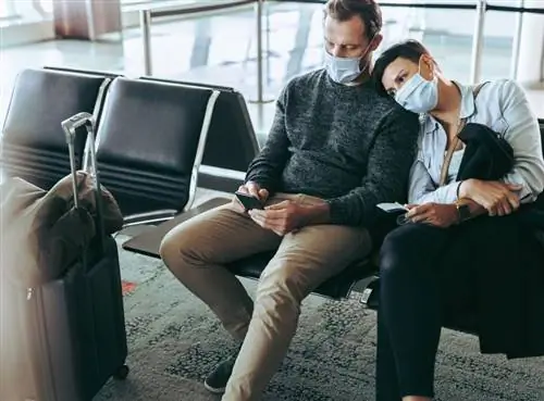 ожидание в аэропорту, рейс задерживается