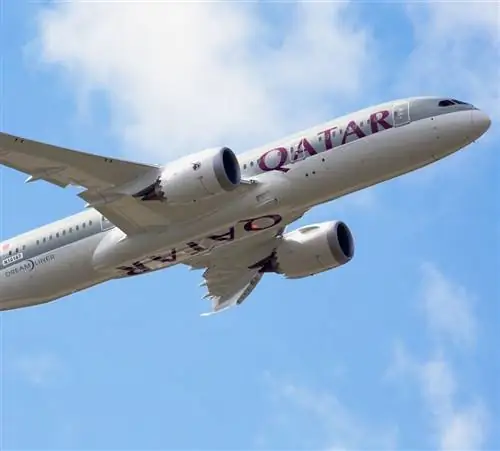 Катарский самолет в полете