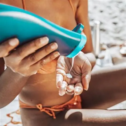 солнцезащитный крем для женщин на пляже