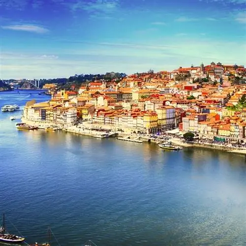 Лиссабон город и река