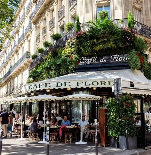 Кафе и ресторан в Париже, Франция