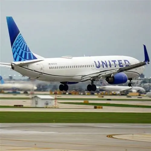 Вакцинация руководителей авиакомпаний для пассажиров маловероятна, но неизбежна для сотрудников