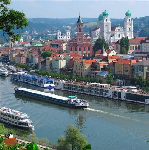 речной круизный катер в Пассау, Германия.