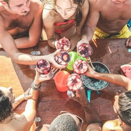 Сангрия, путешественники в Испании