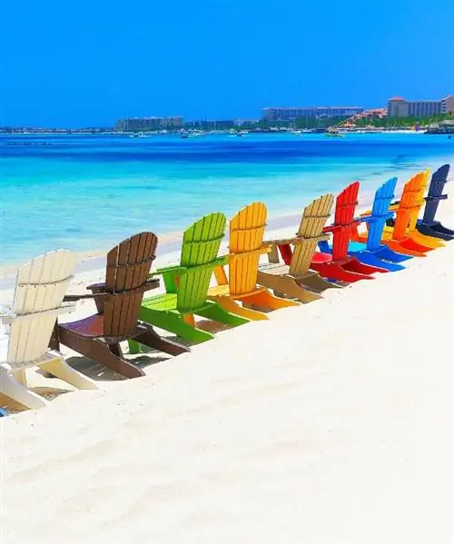 Стулья Аруба на пляже