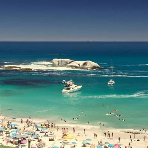 Клифтон-Бич и посетители